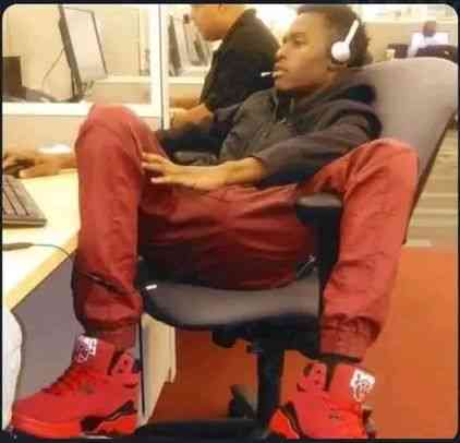 Customer care;Yes Sir, I'm doing the best I can,to help solve this issues 

Whereas him: | MirrorLog
